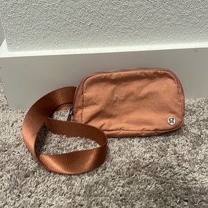 lululemon belt bag - savannah pink